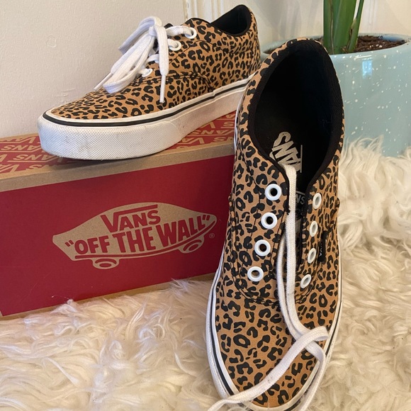 Vans cheetah lace up tennis shoes - Picture 2 of 3